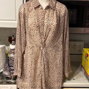 U womens torrid long sleeve pull over plus size blouse size 2X.  EUC